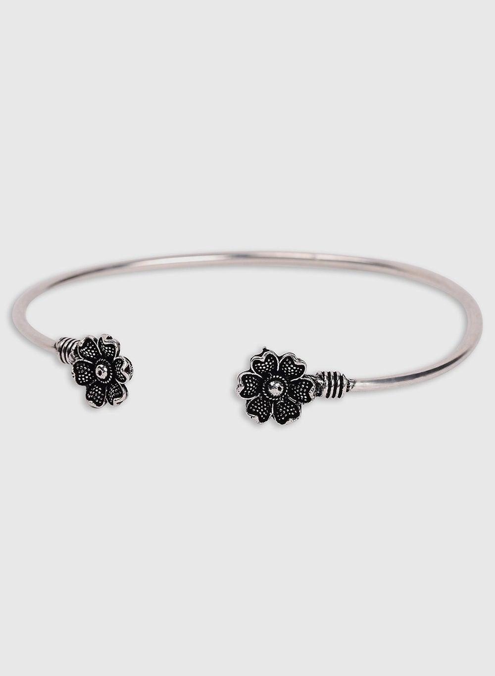 SOHI Elegance: Brass Cuff Bracelet for Sophisticated Style - Image 1