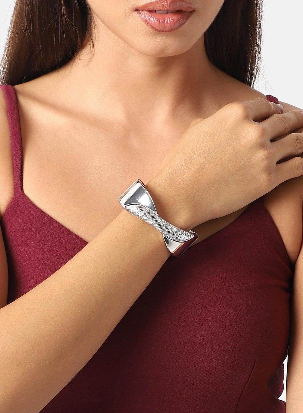 SOHI Twisted Elegance Bracelet - A Timeless Accessory - Image 1