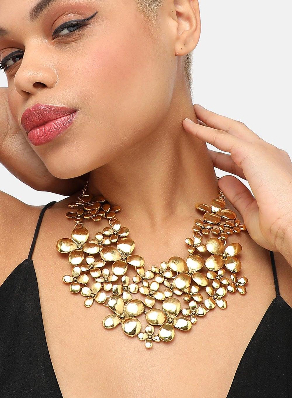 SOHI Glamorous Gold & Green Kundan Necklace Set - Image 1