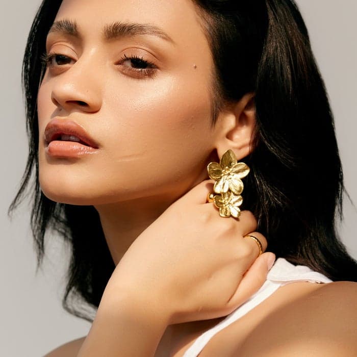 Noya Rosa Drop Earrings - 18K Gold Elegance for Her - Image 1