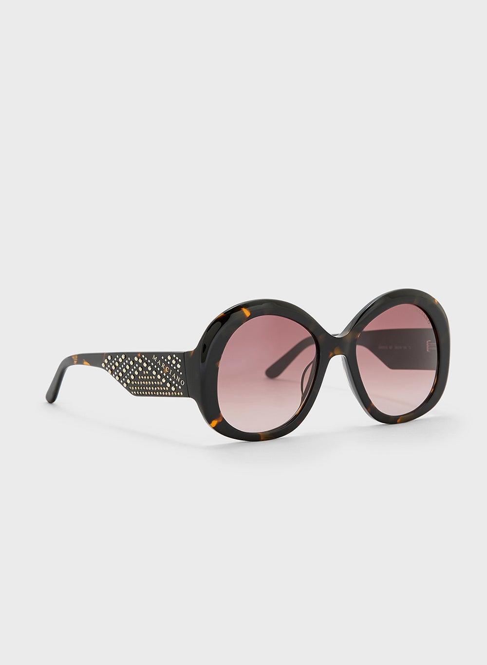 GUESS Wayfarers Sunglasses - Elegance & UV Protection - Image 1