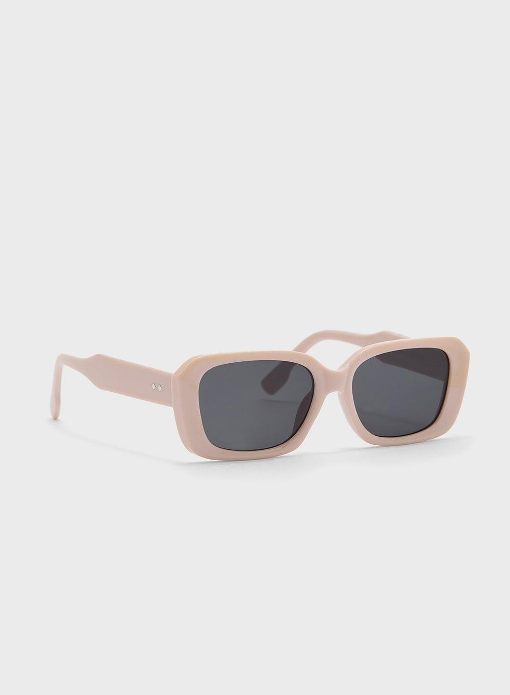 Ginger Square Len Chic Sunglasses for Stylish Women - Image 1