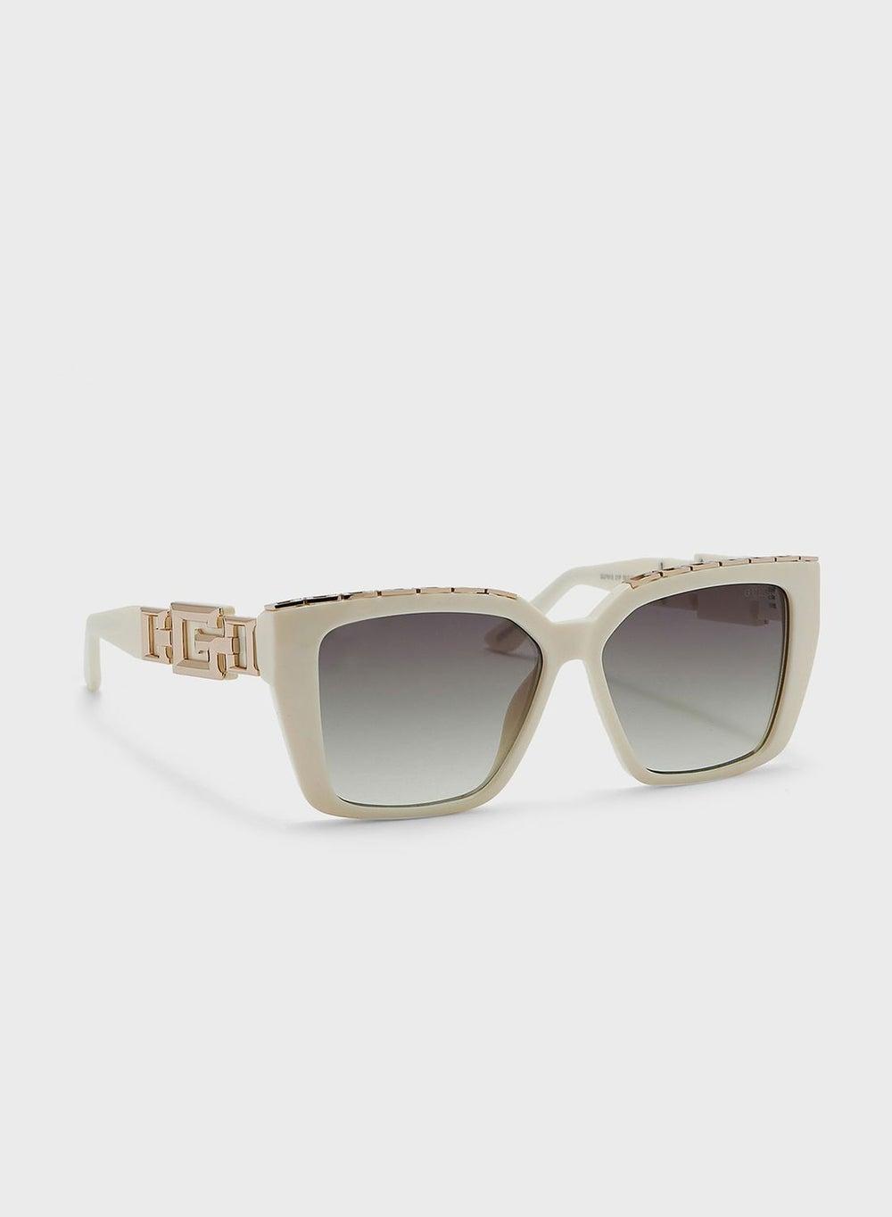 GUESS Chic Oversized Sunglasses for Statement Style - Image 1