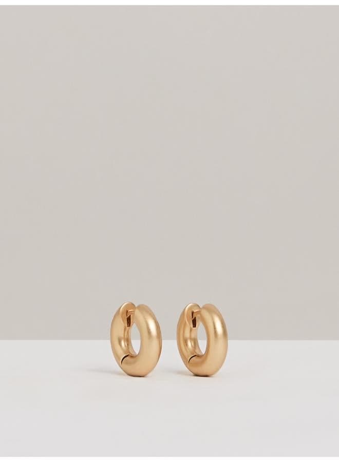 REISS Olivia Gold-Tone Polished Huggie Earrings - Image 1