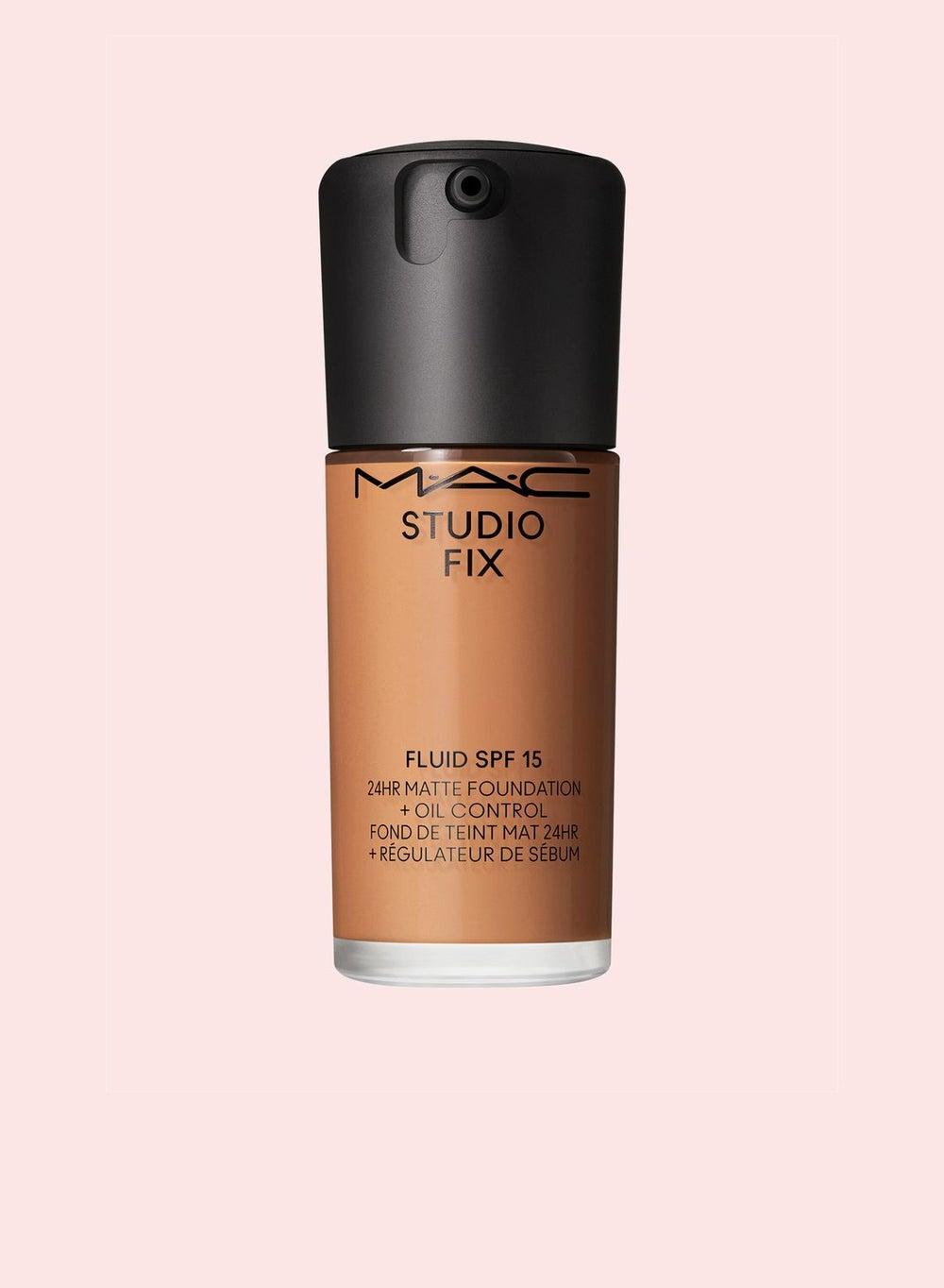 Studio Fix Fluid SPF 15 - NW35: Radiant Matte Perfection - Image 1