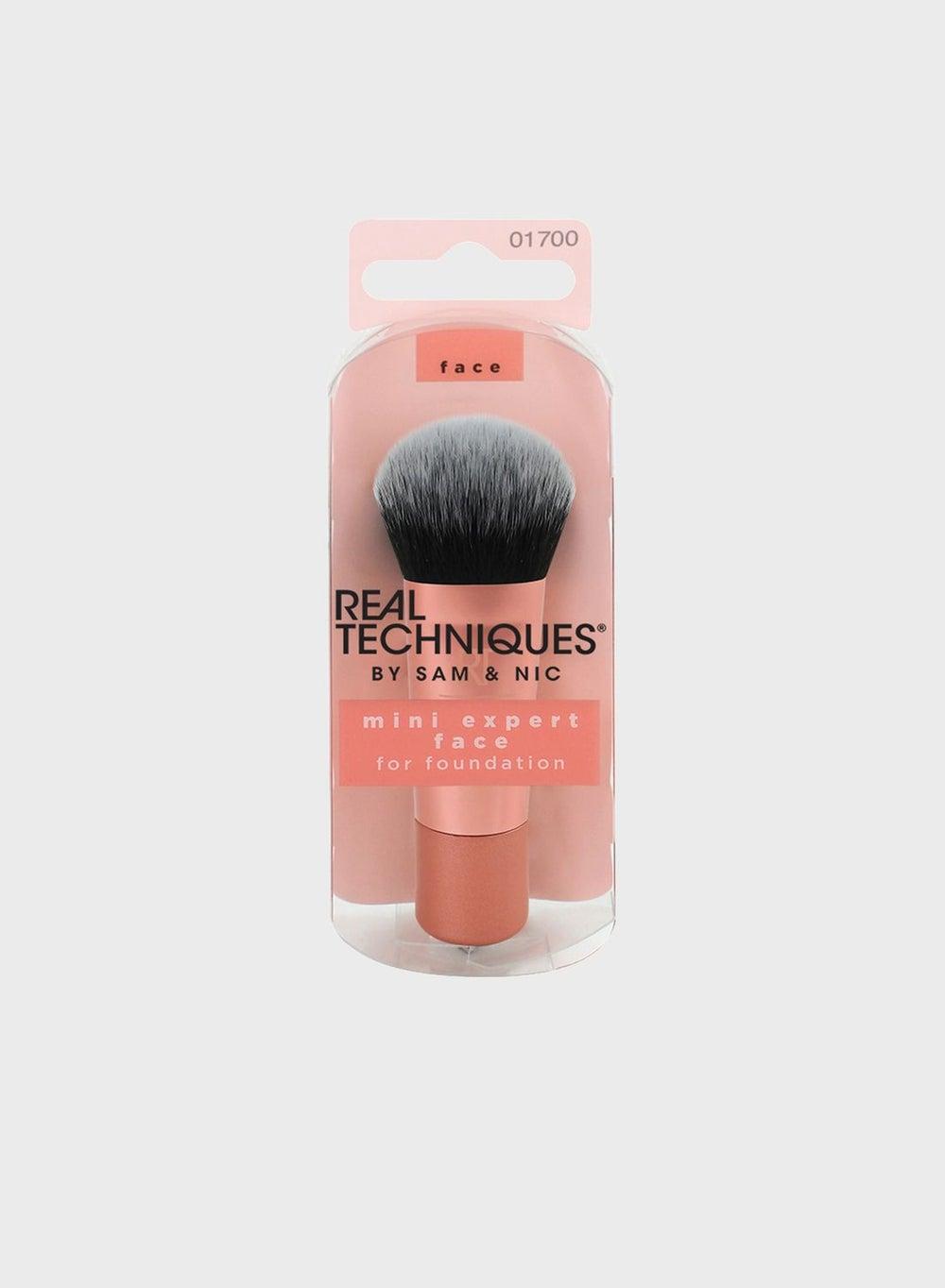 Mini Expert Face Brush: Flawless Foundation On-the-Go - Image 1