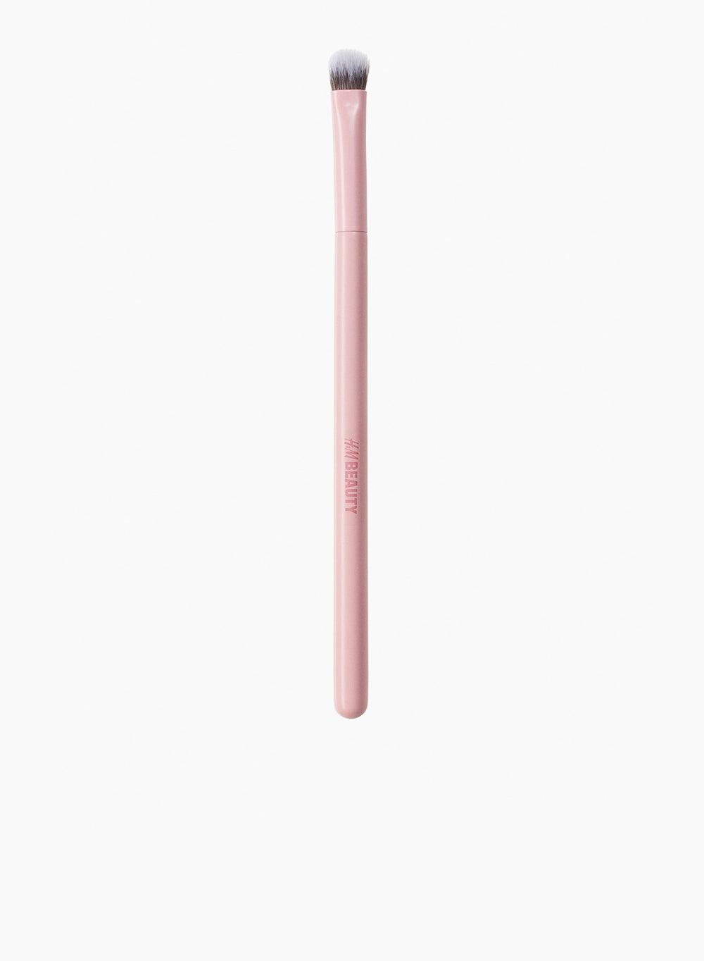 Lux Precision Eyeshadow Packing Brush - Image 1