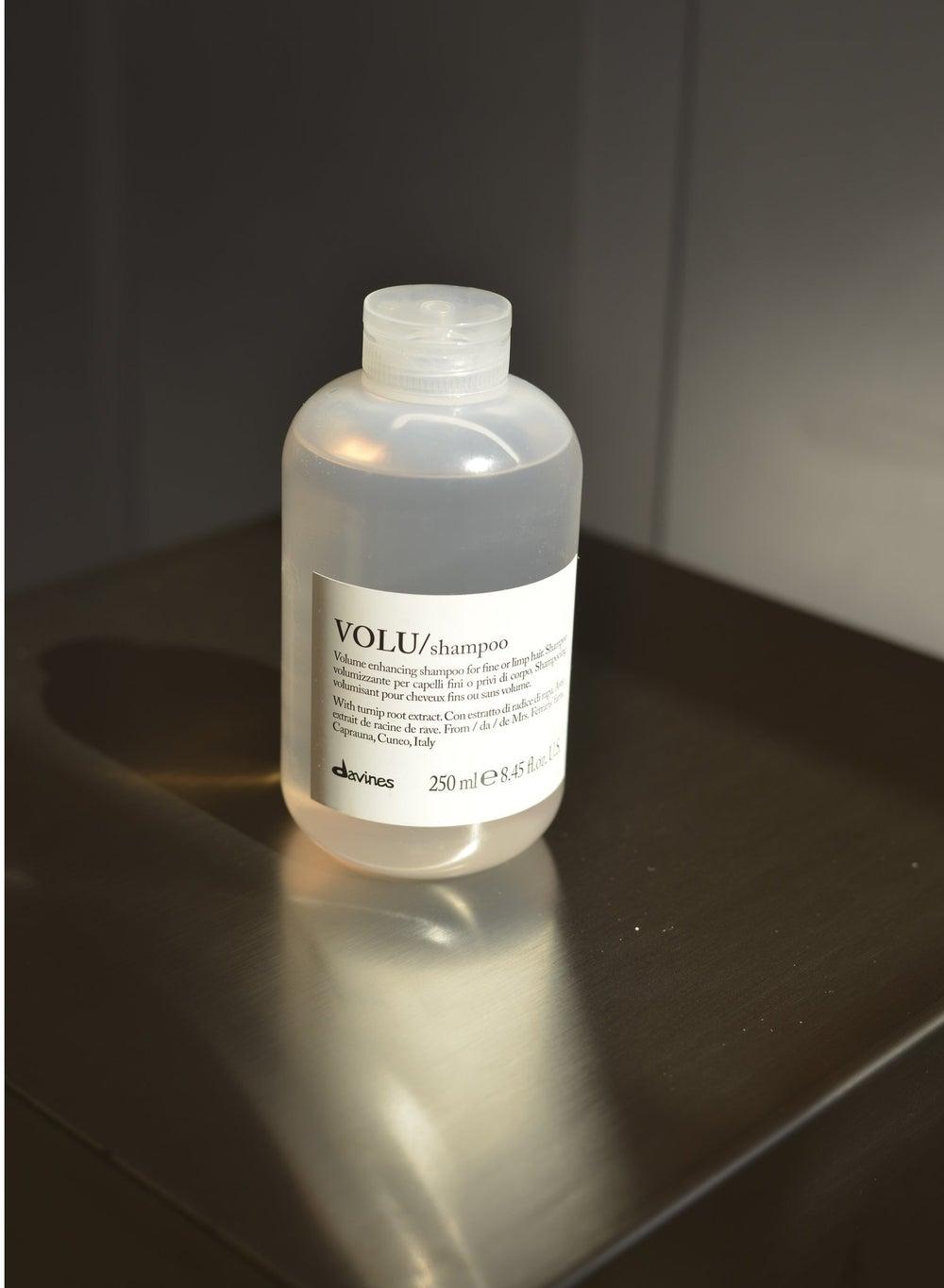 Volu Shampoo: Transform Fine Hair with Luxurious Volume - Image 1