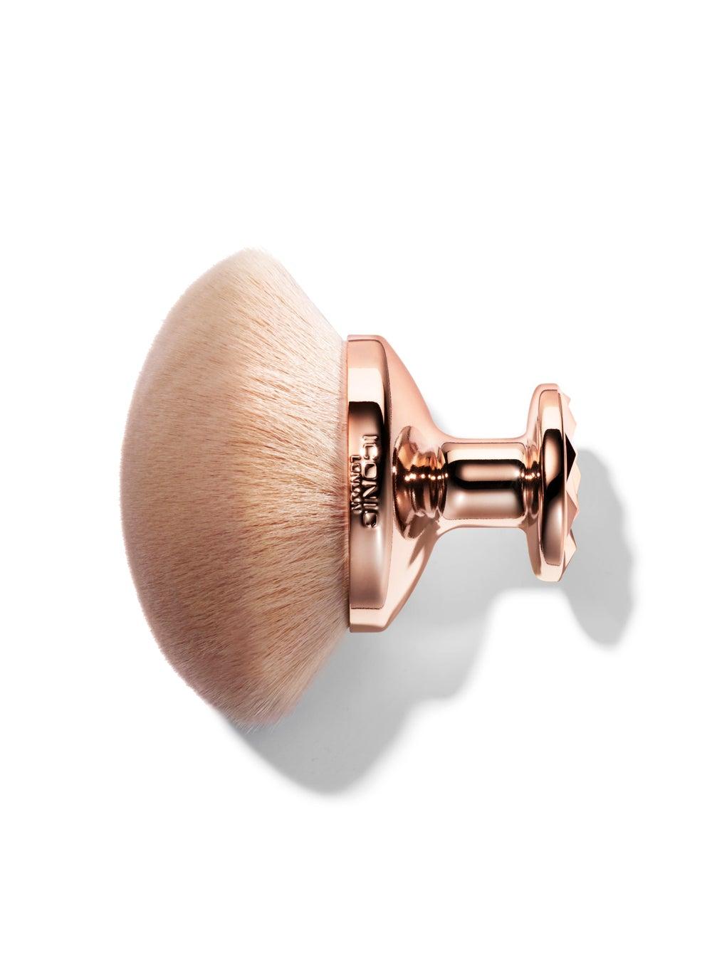 Pro Puff Bronzer Brush: Luxury Seamless Glow - Image 1