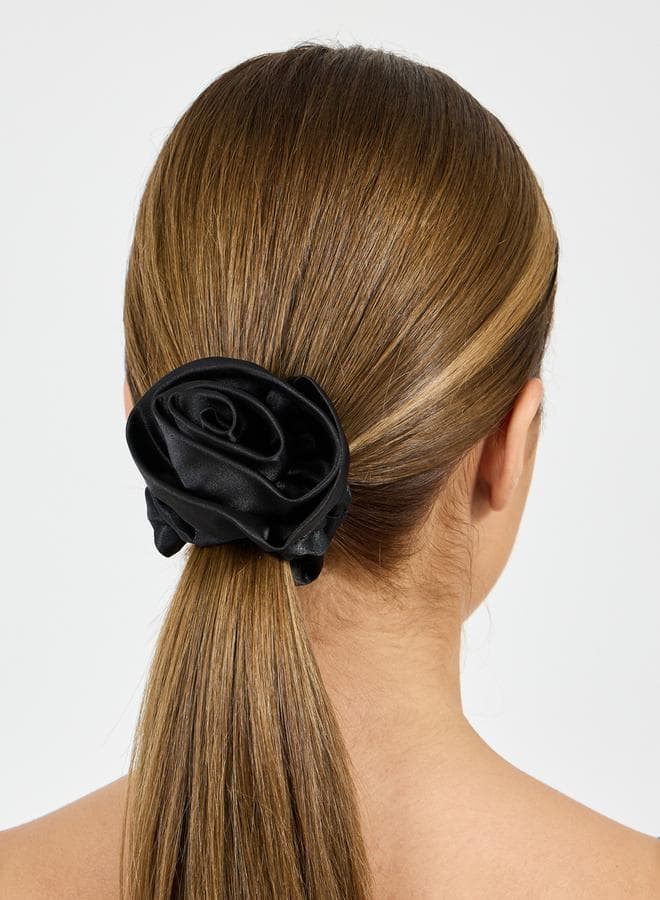 Floral Scrunchie: Sleek Style & Comfort - Image 1