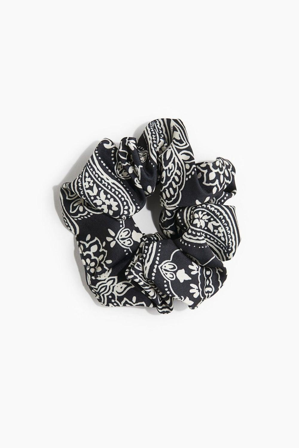 Effortless Chic Large Hair Scrunchie - Image 1