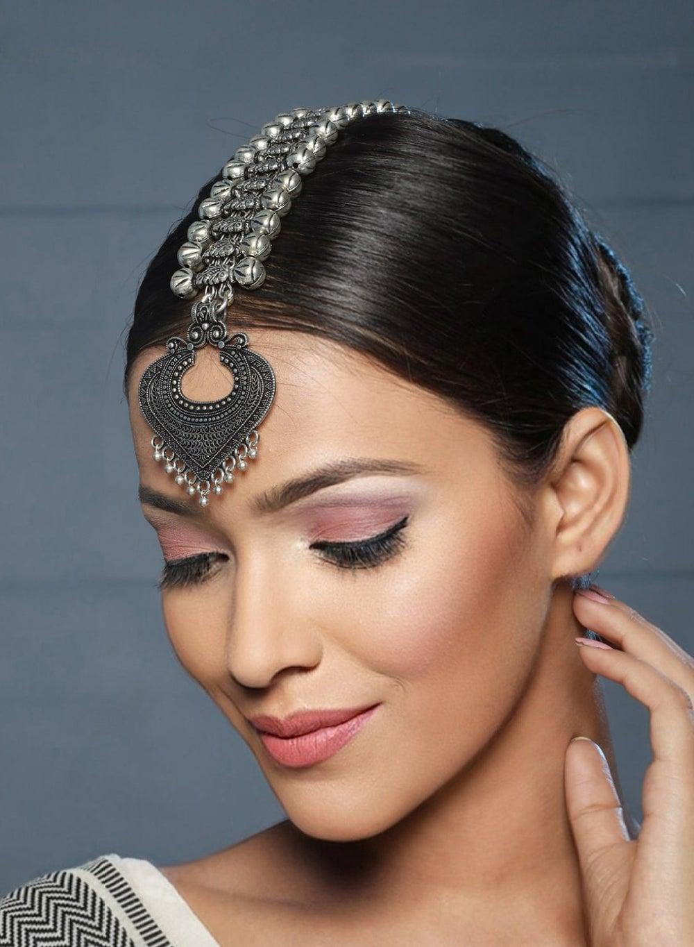 Elegant Oxidised Ghungaroo Maang Tikka with Silver Detail - Image 1