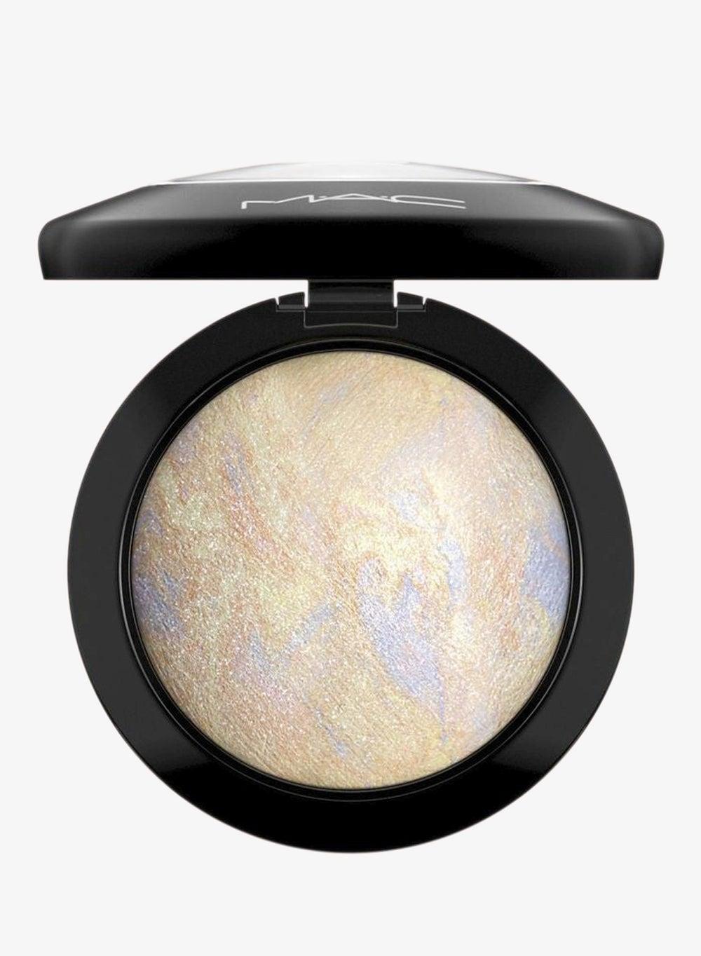 Lightscapade Mineralize Skinfinish - Luminous Highlighting Powder - Image 1