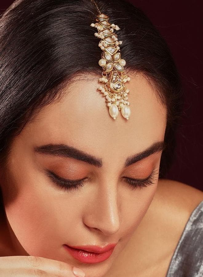 Elegant Brass Maang Tika for Chic Western Gatherings - Image 1