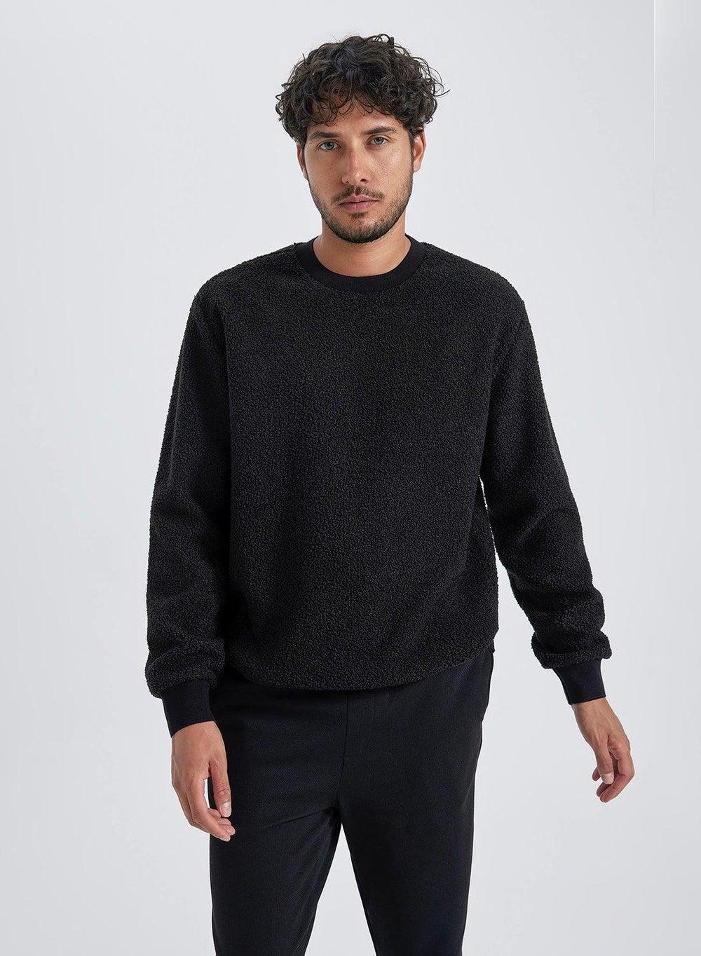 A6818Ax Black Crew Neck Plush Sweatshirt - Image 1