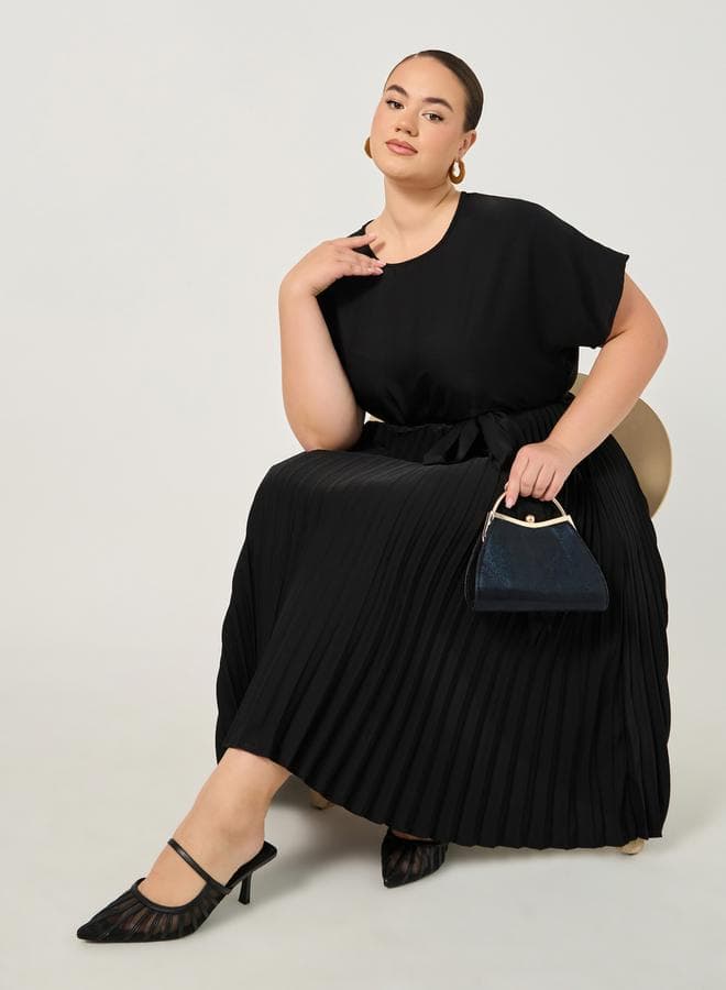 Styli Plus A-Line Pleated Maxi Dress 7011649501 Black - Image 1