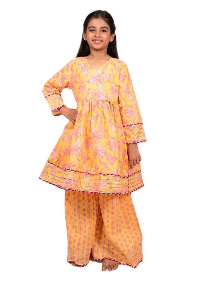 Maithili Green Floral V-Neck Kurta Pants Set - Image 1