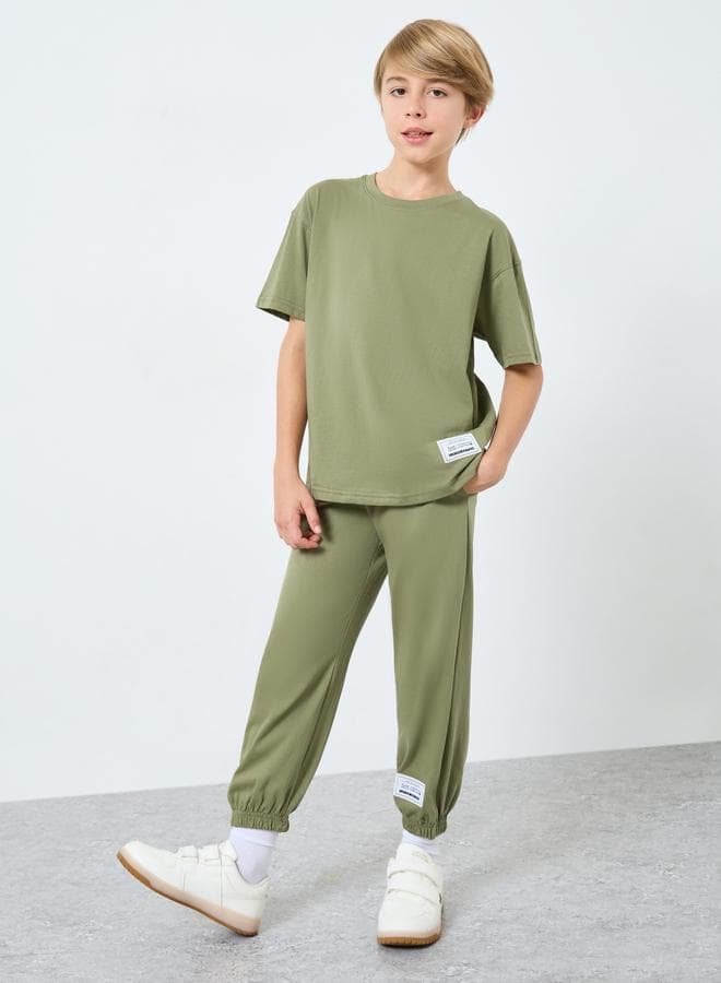Styli Teens Green Cotton T-Shirt & Badge Jogger Set - Image 1