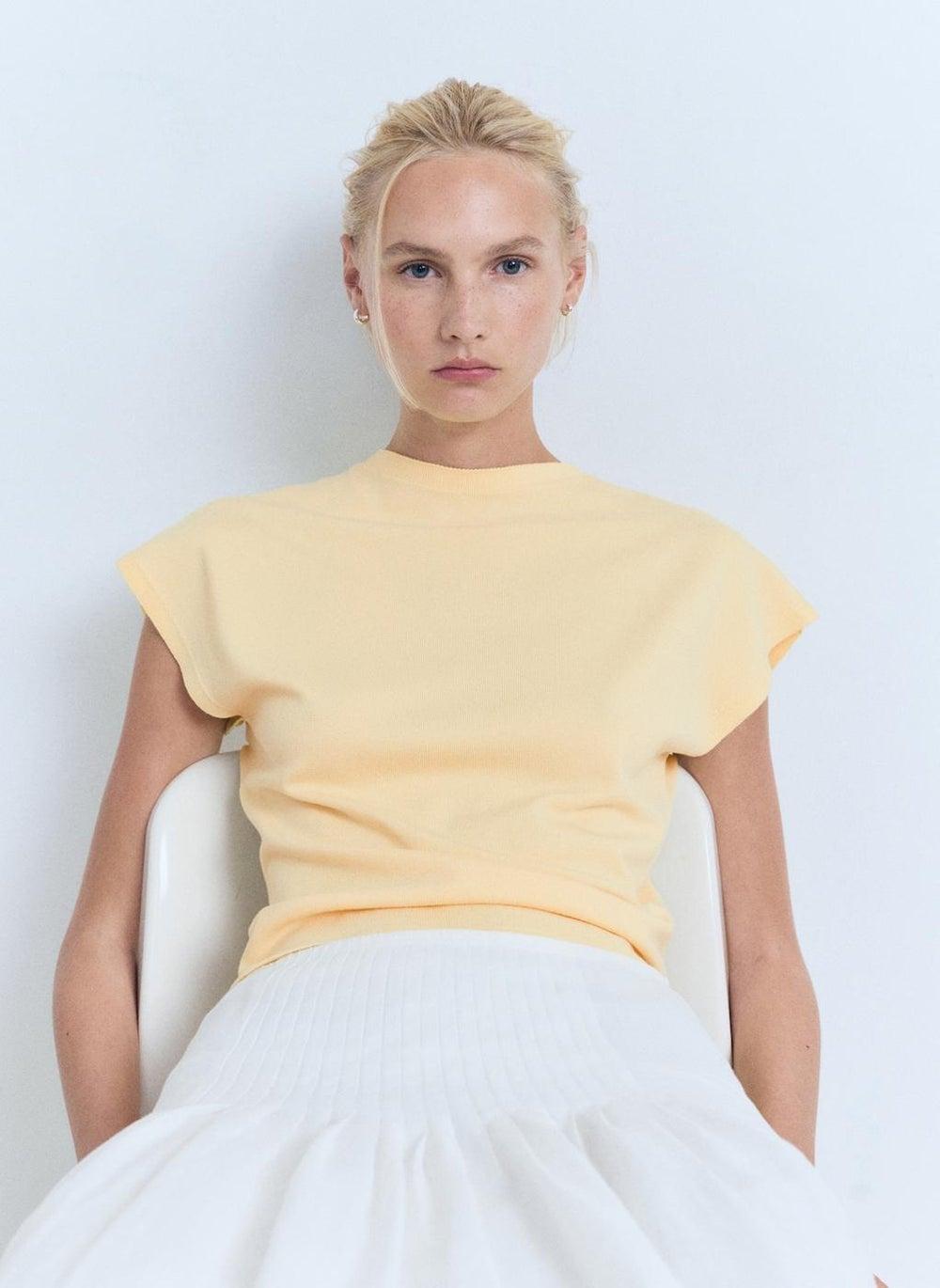 Lightweight Fine-Knit Short Sleeve Sweater 17032929 - Image 1