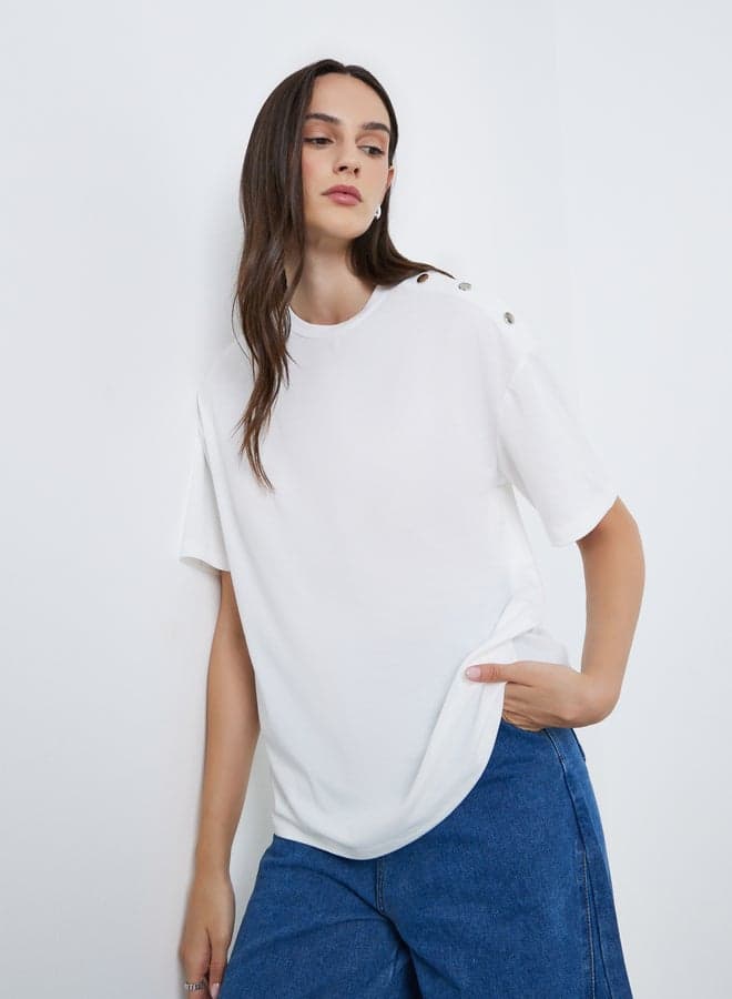 Styli White Oversized T-Shirt Button Detail Casual Fit - Image 1