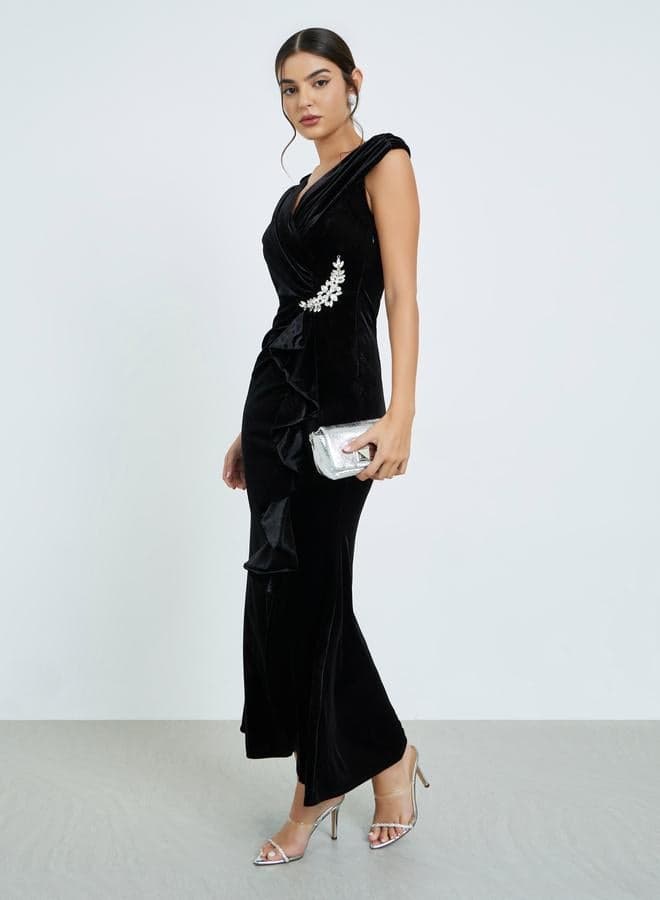 Styli Black Embellished Velvet Maxi Dress - Image 1