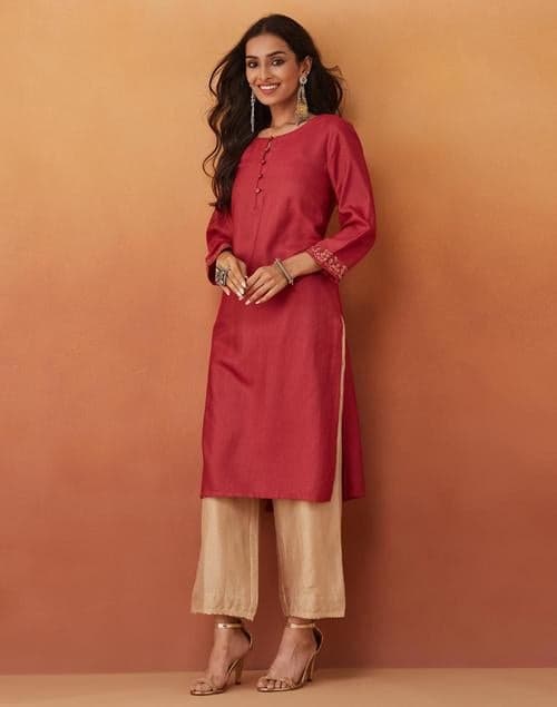 Red Viscose Silk Embroidered Classic Knee-Length Kurta - Image 1