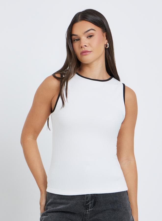 Styli White Contrast Binding Fitted Tank Top - Image 1