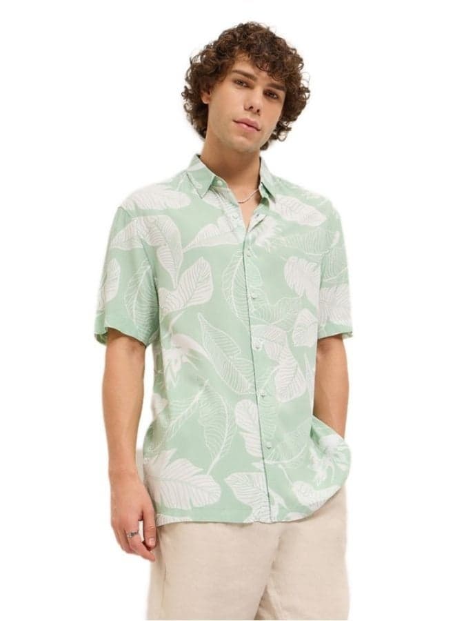 Men’s Green Tropical Cotton Button-Down Shirt - Image 1
