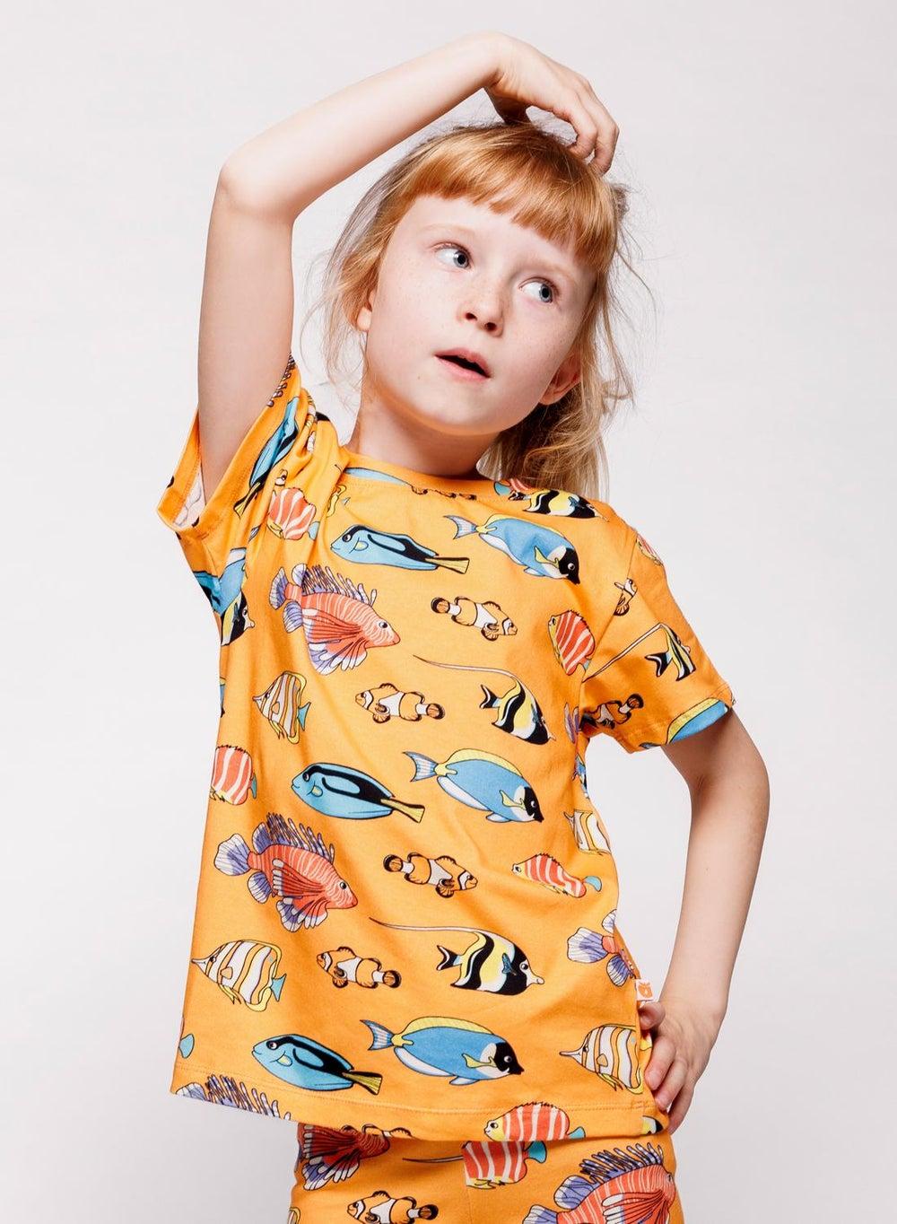 Småfolk Organic Cotton Fish Print Kids T-Shirt Papaya - Image 1
