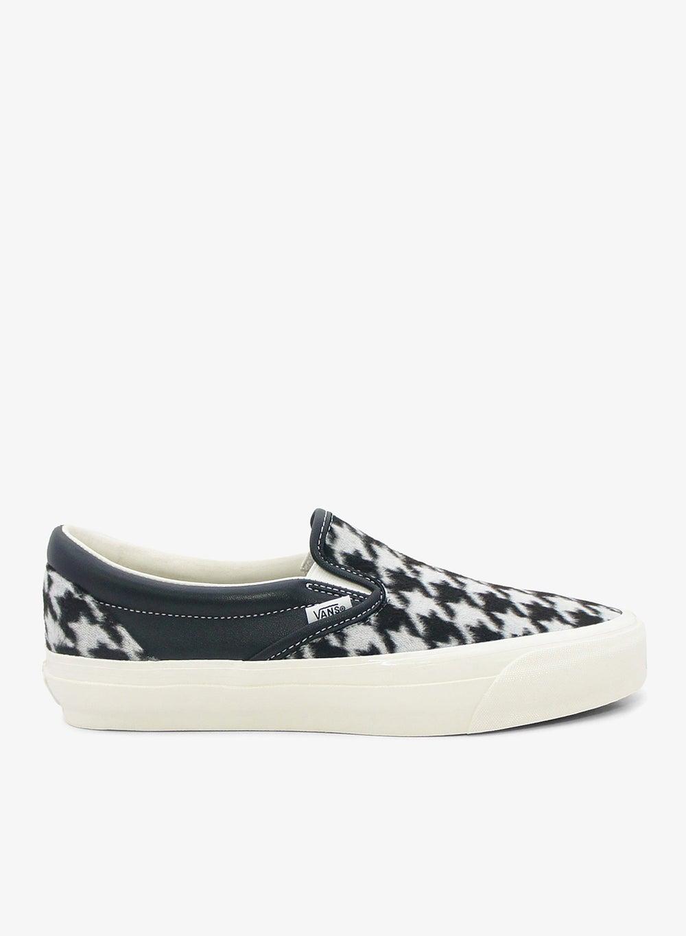 Vans Reissue 98 Slip-On Unisex Black Sneakers - Image 1