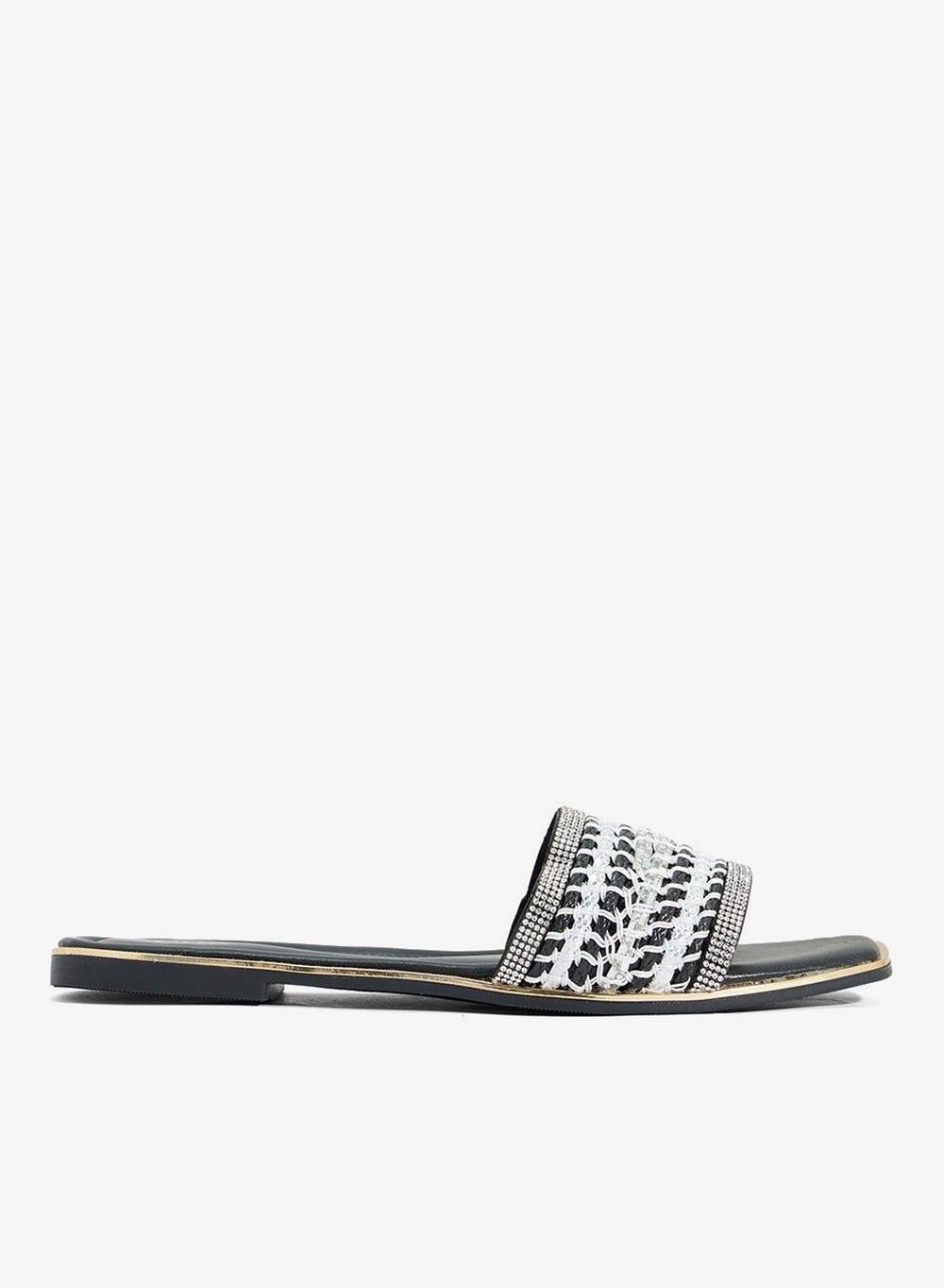 Embellished Flat Sandals for Effortless Summer Elegance - Image 1