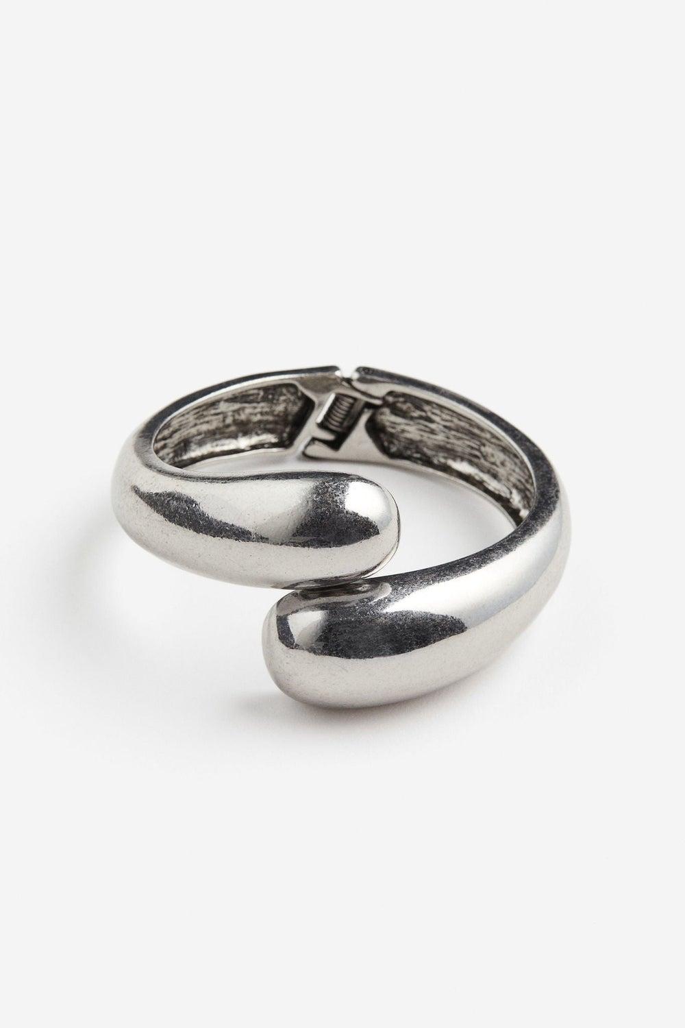 Polished Metal Bracelet – Sleek Adjustable Design - Image 1