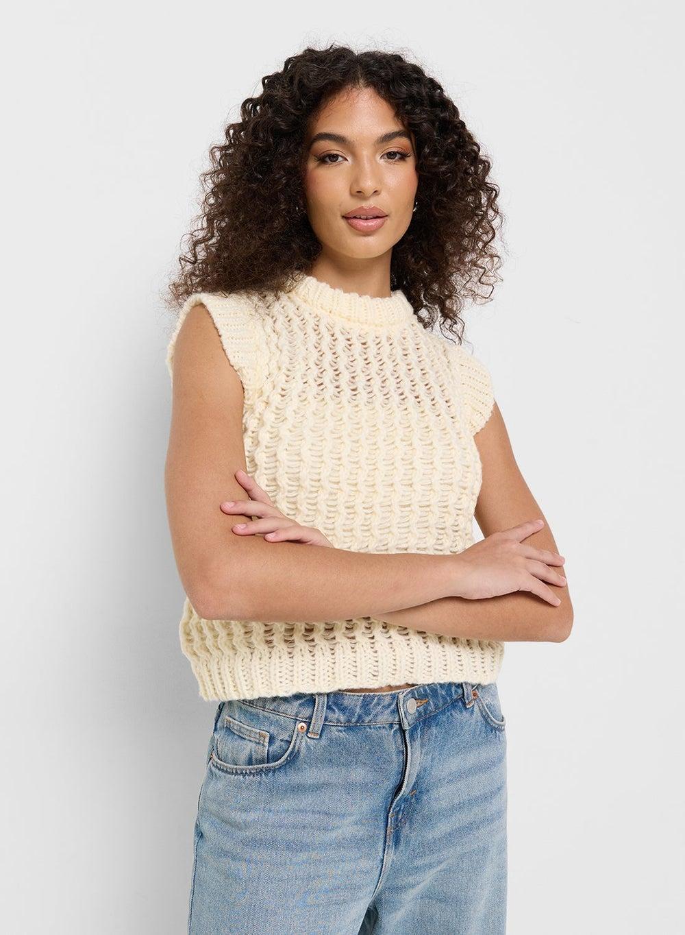 Hand-Knitted Crochet Vest for Effortless Layering - Image 1