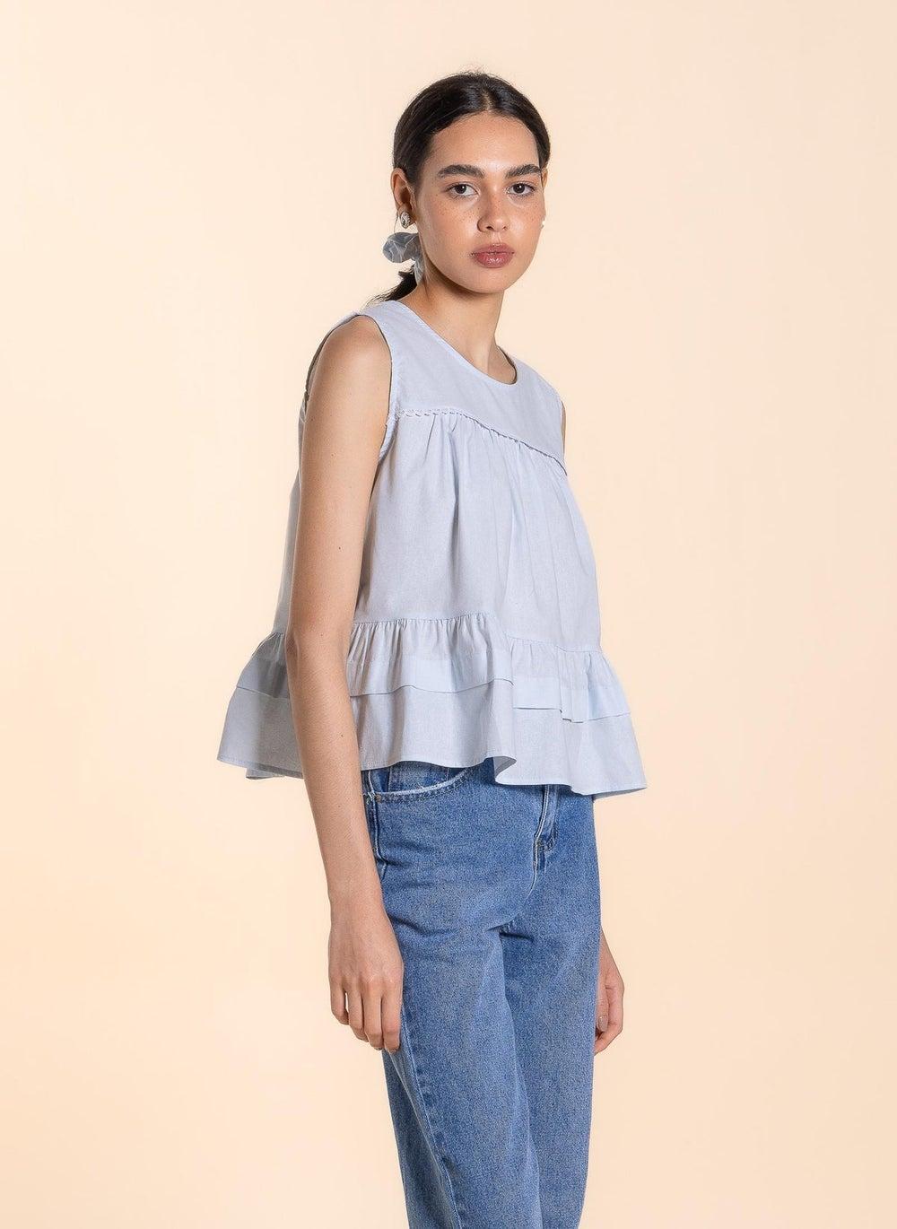 Chic Sleeveless Detailed Top with Matching Hairband - Image 1