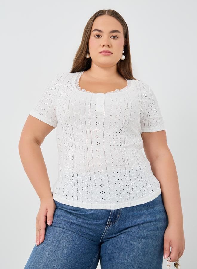 Plus Size Embbroidered Short Sleeve Tee - Image 1