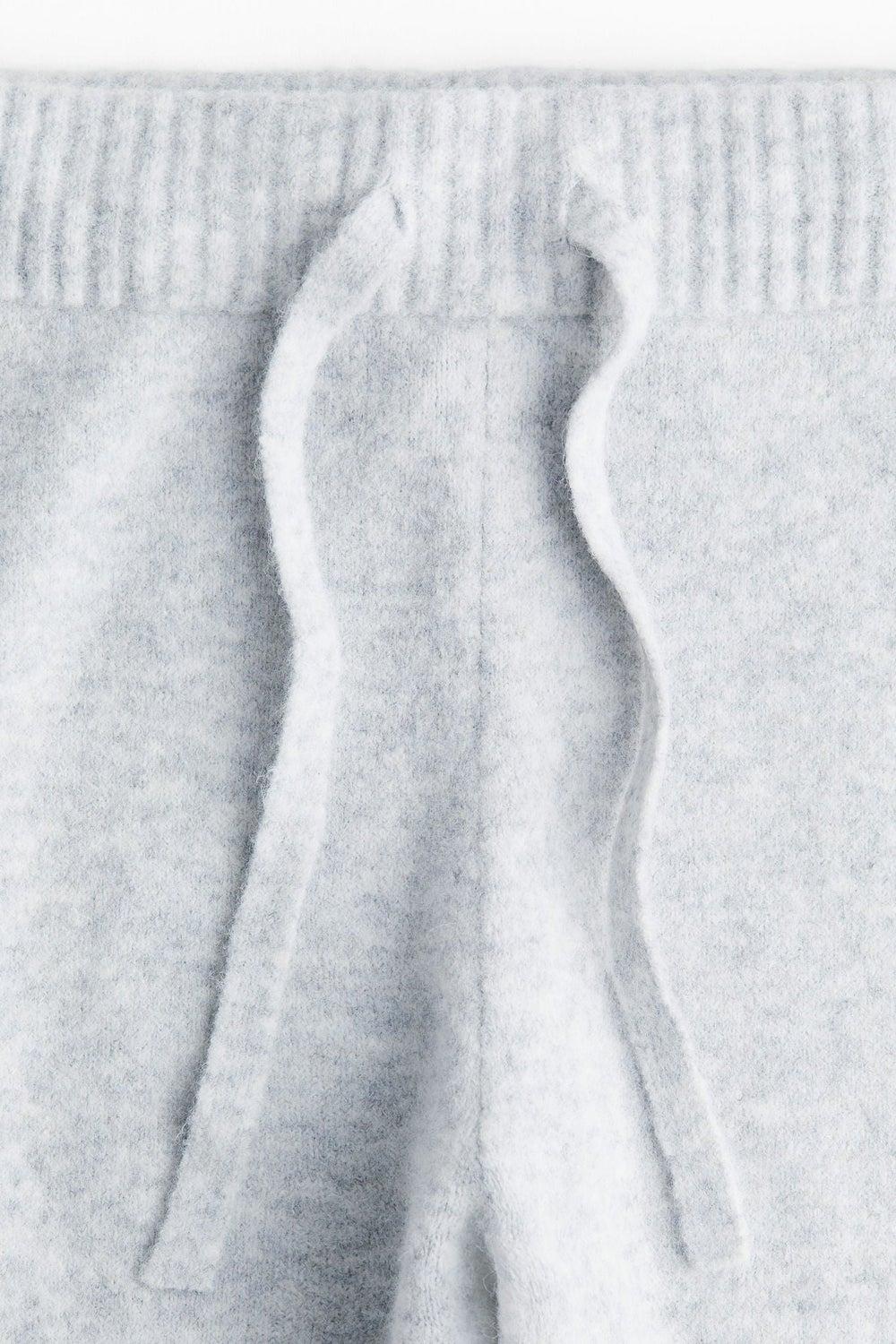 Fine-knit joggers with wool blend and tapered leg - Image 1