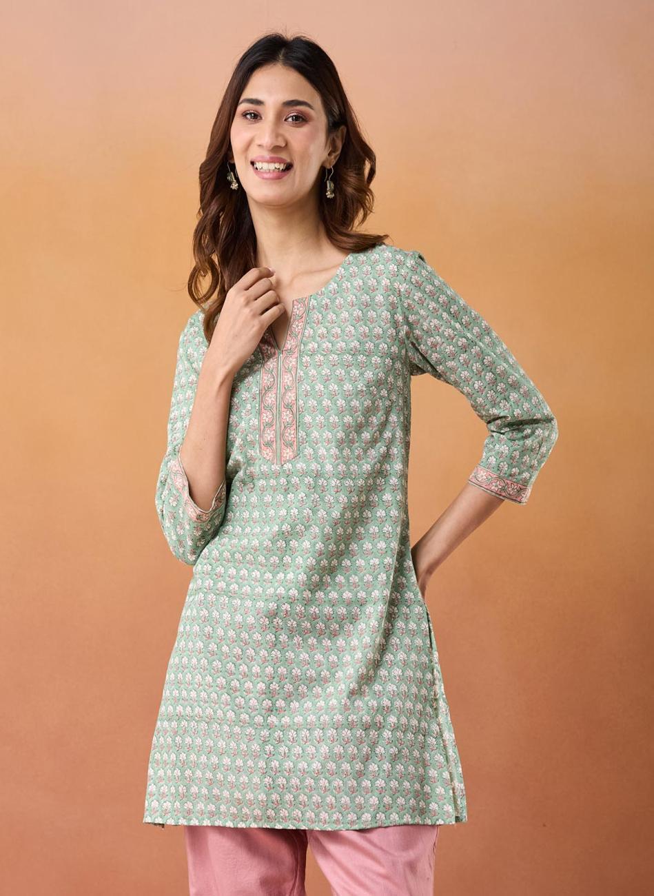 Green Cotton Slim Fit Printed Short Kurta - Image 1