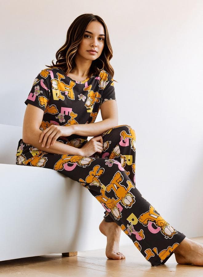 All-Over Garfield Print Women’s Pyjama Set - Image 1