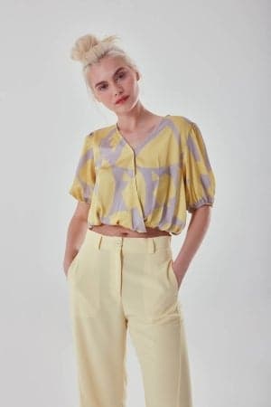 Elastic Blouse for Modest Everyday Styling - Image 1