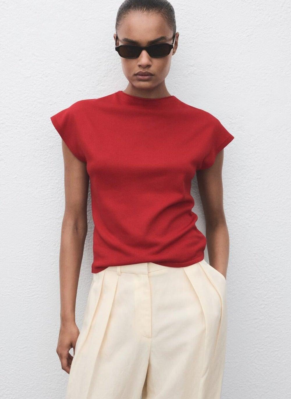 Short-Sleeved Fine-Knit Sweater with Round Neck - Image 1