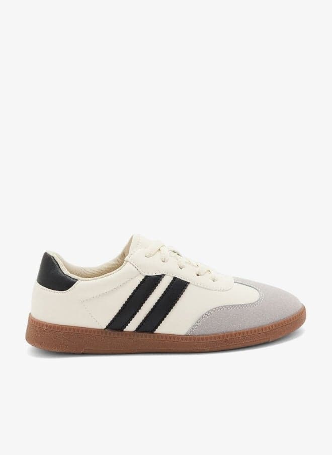 White Sneaker With Stripe Detail - Image 1