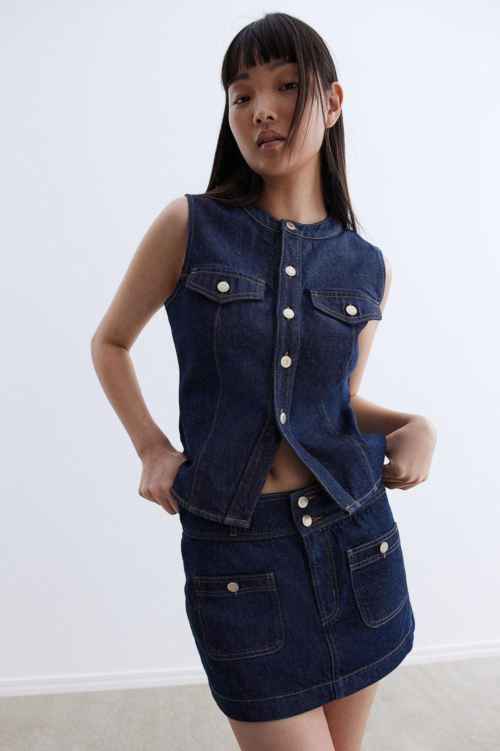 Low-Waist Fitted Mini Skirt with Button Front - Image 1