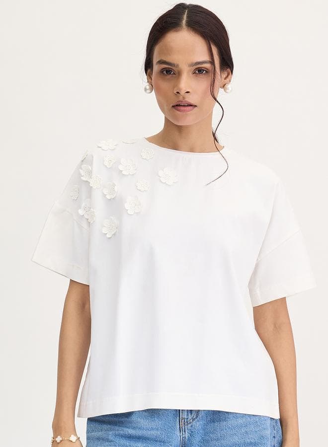 Femmella White Flower Patch Detail T-Shirt - Image 1