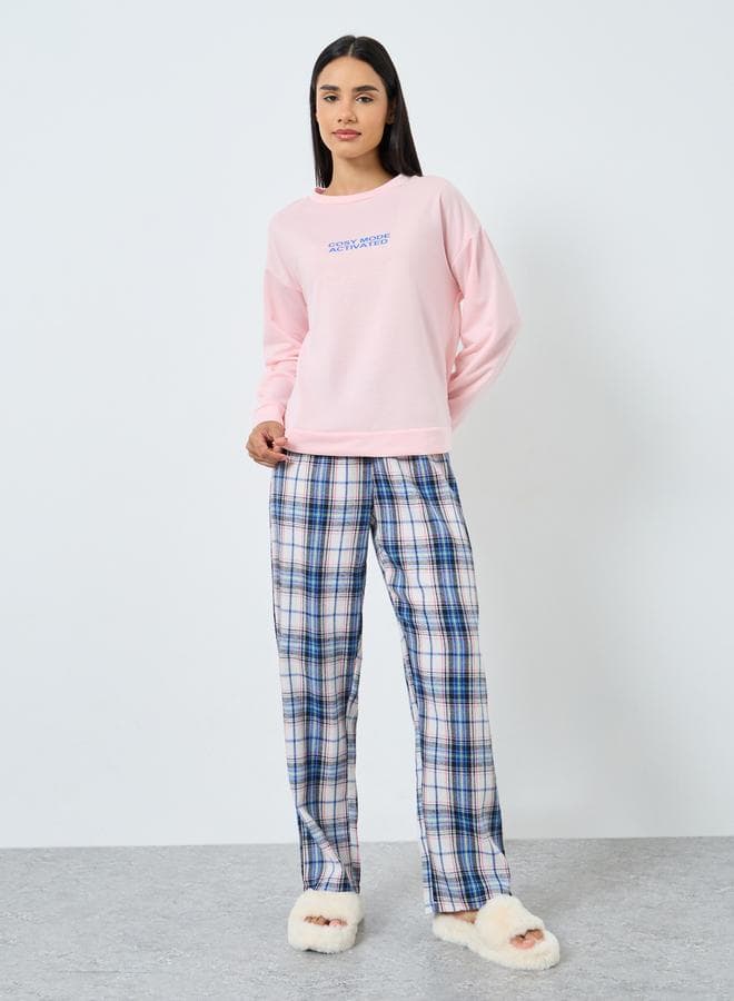 Styli Cosy Mode Slogan T-Shirt Check Pyjama Set - Image 1