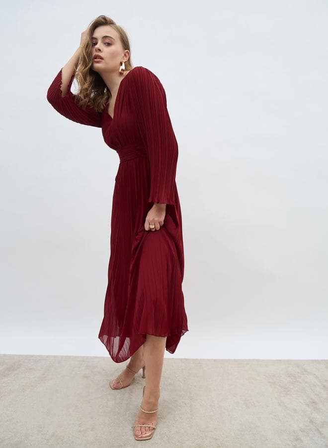 Women Red Solid V Neck Pleated A-line Maxi Dress - Image 1