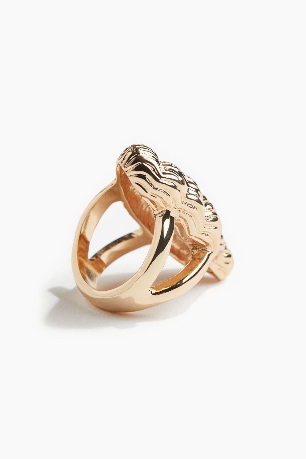 Textured Seashell-Shaped Ring - Image 1