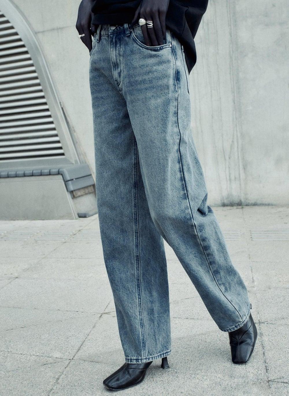 Loose Mid-Rise Full-Length Jeans with Belt Loops - Image 1