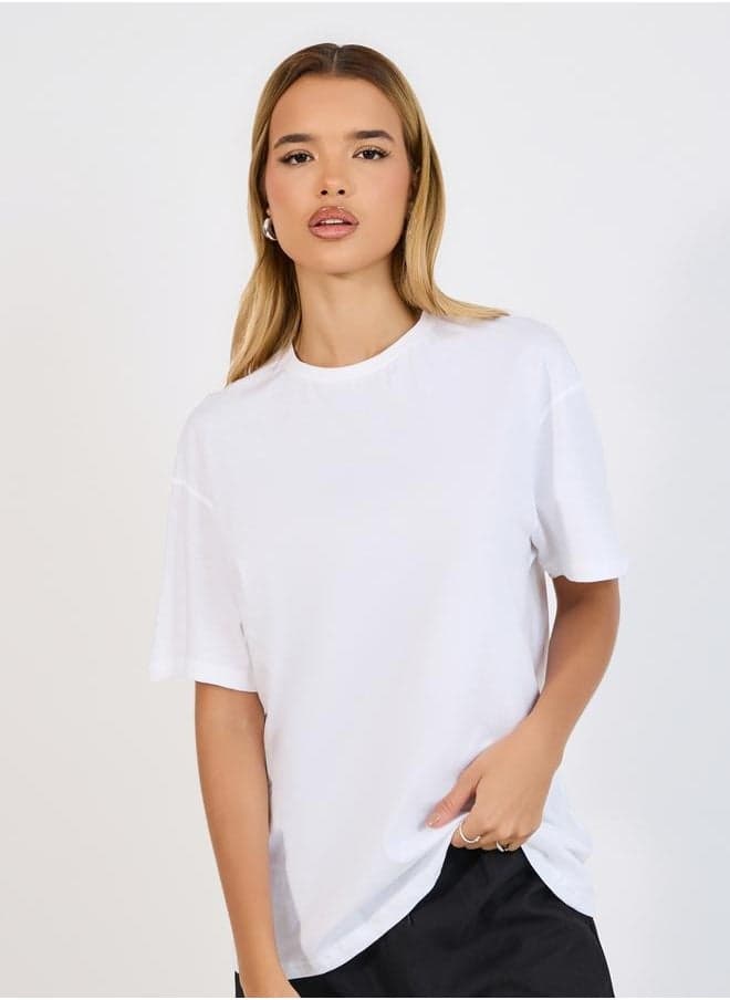 Oversized Butterfly Graphic T-Shirt with Pocket Detail - Image 1