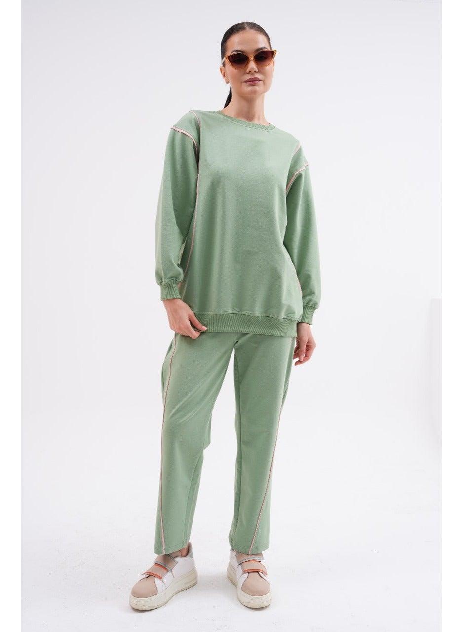 Casual Two-Piece Tracksuit with Line Detail - Image 1