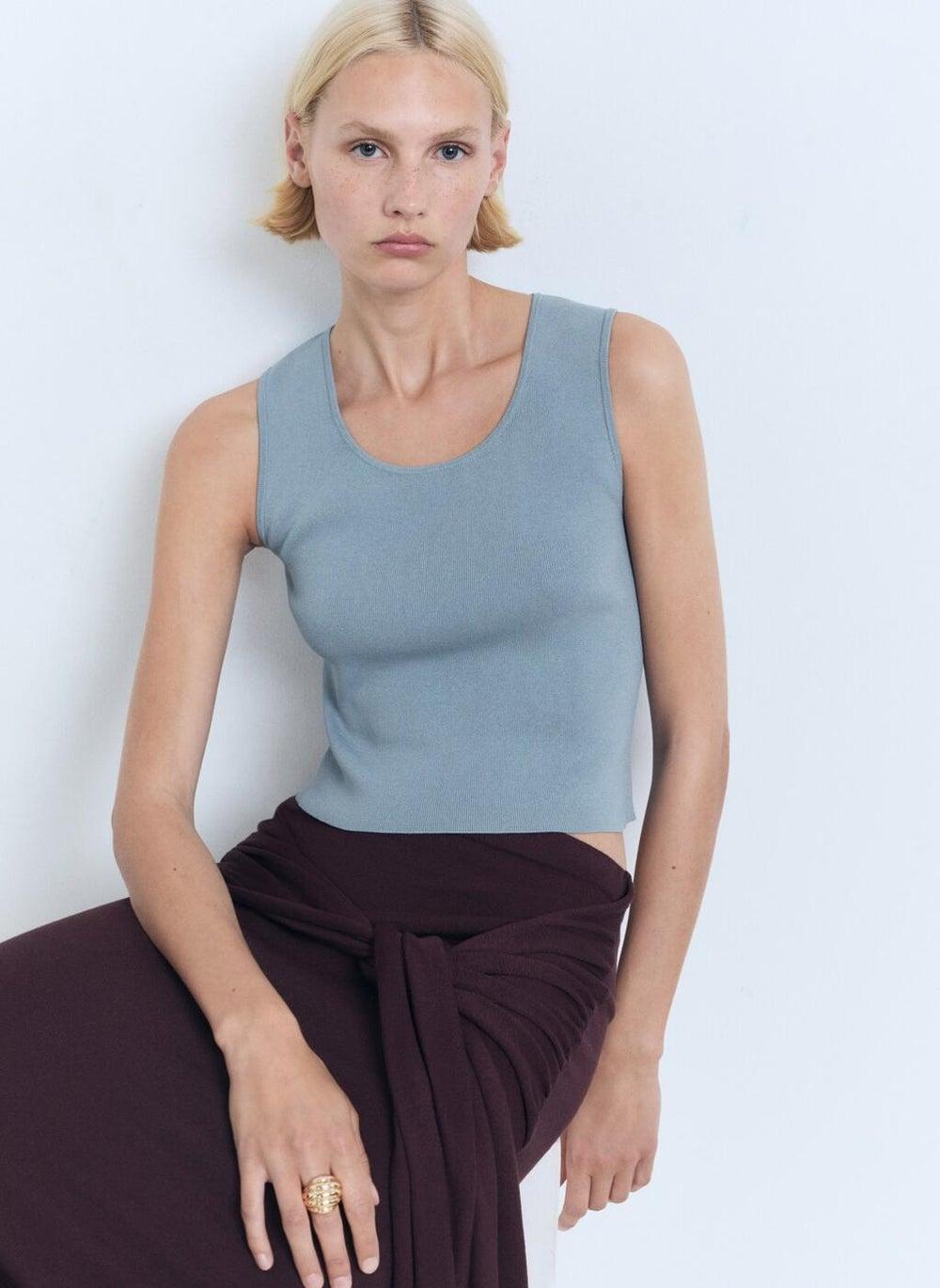 Low-Cut Knitted Crop Top - Image 1